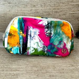 Lululemon everywhere bag in no limits white multi color